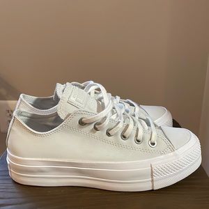 White Chuck Taylor All Star Lift